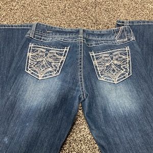 Amethyst embroidered pockets medium washed denim jeans